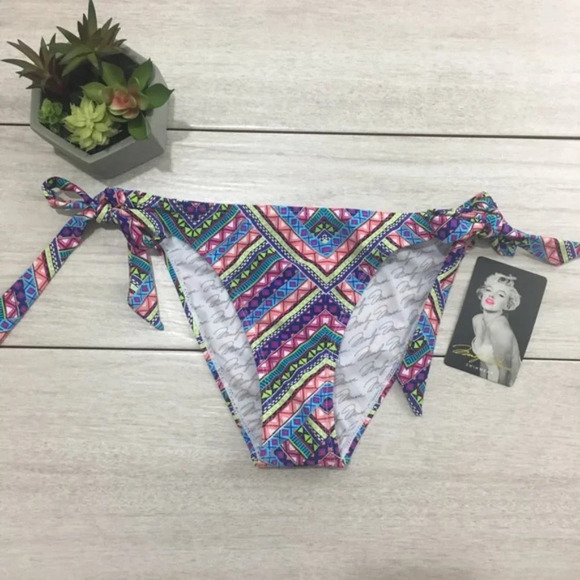 Marilyn Monroe Printed Bikini Set - NWT - Picture 5 of 8